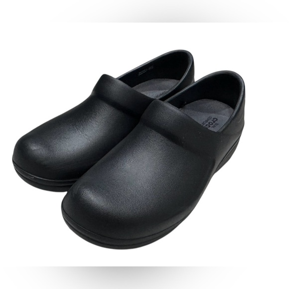 CROCS Shoes - Dual Crocs Comfort Women’s Black Neria Slip-On Clogs: Size 7